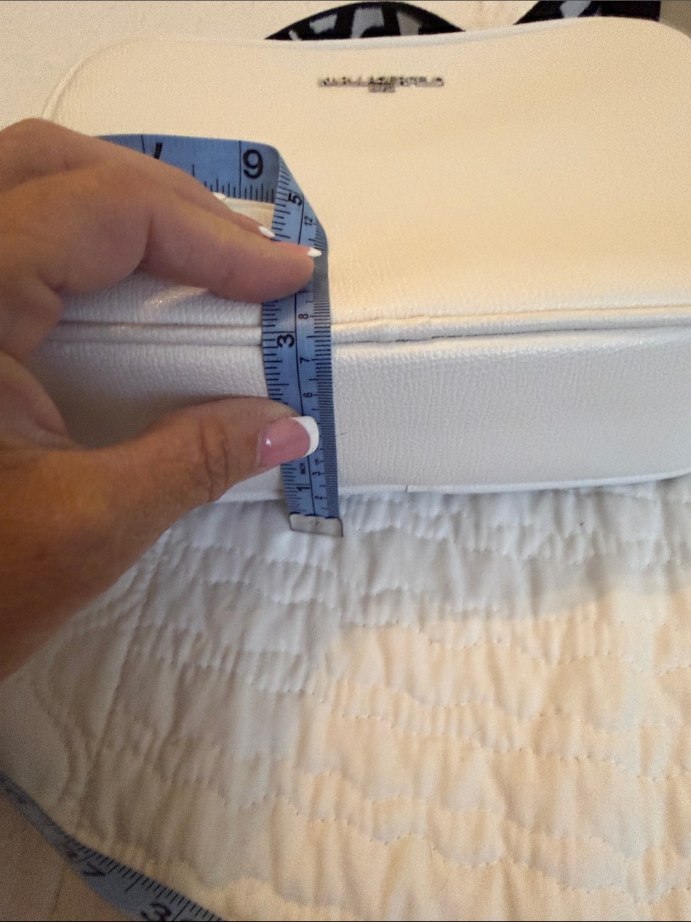 NWT Karl Lagerfeld White Camera Bag with Logo Strap - Picture 11 of 11